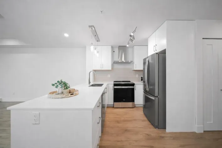 30 6328 KING GEORGE BOULEVARD, Surrey