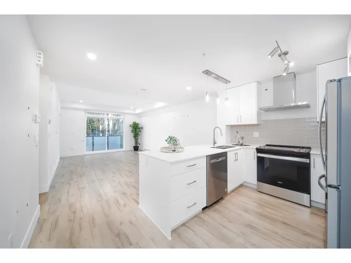 30 6328 KING GEORGE BOULEVARD, Surrey