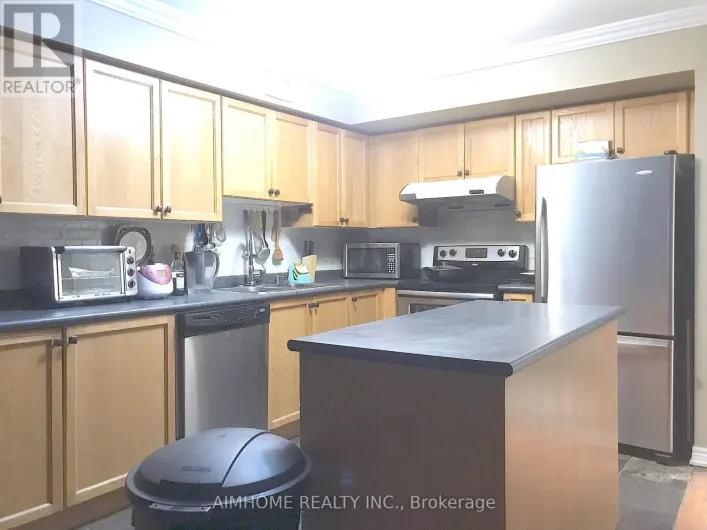 30 - 800 DUNDAS STREET W, Mississauga