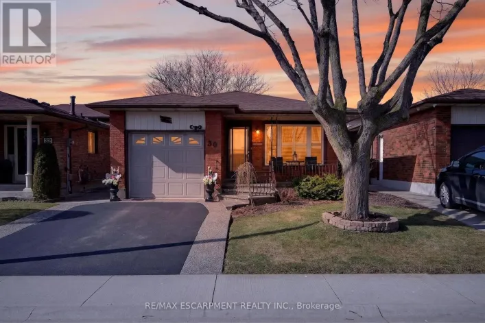 30 BASIN CRESCENT, Hamilton