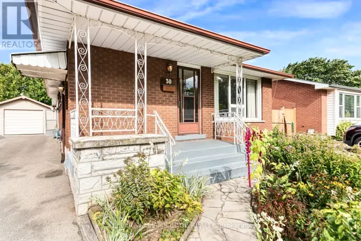House for sale: 30 GOLDFINCH ROAD, Hamilton