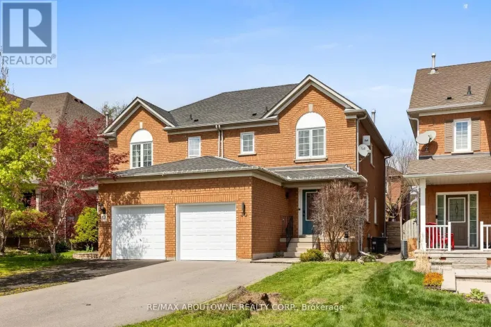 30 HARNESWORTH CRESCENT, Hamilton