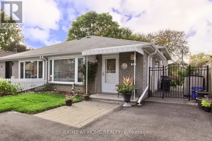 30 KITIMAT CRESCENT, Aurora