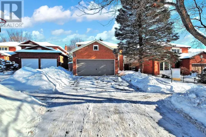 30 MOFFAT CRESCENT, Aurora