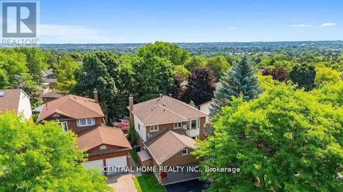 30 MOFFAT CRESCENT, Aurora