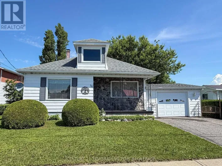 30 NINTH STREET E, Armstrong