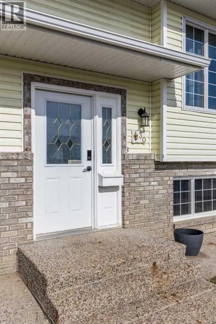 30 Sage Close SE, Medicine Hat