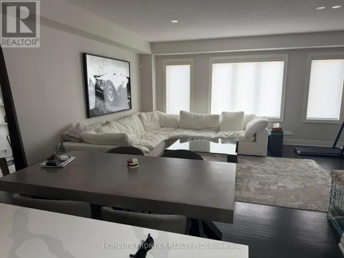 30 VANTAGE LOOP AVENUE, Newmarket