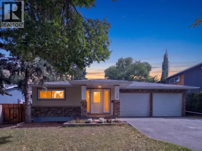 30 Wimbledon Drive SW, Calgary