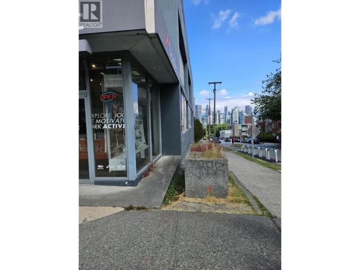 300 1215 W BROADWAY, Vancouver