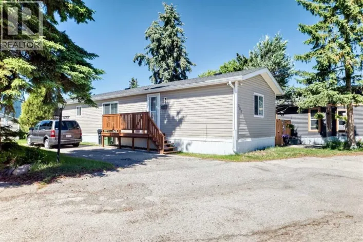 300, 3223 83 Street NW, Calgary