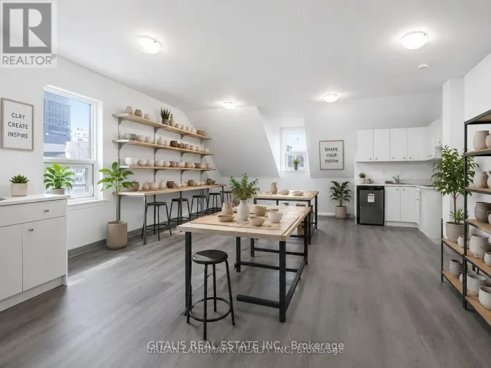 300 - 568 YONGE STREET, Toronto