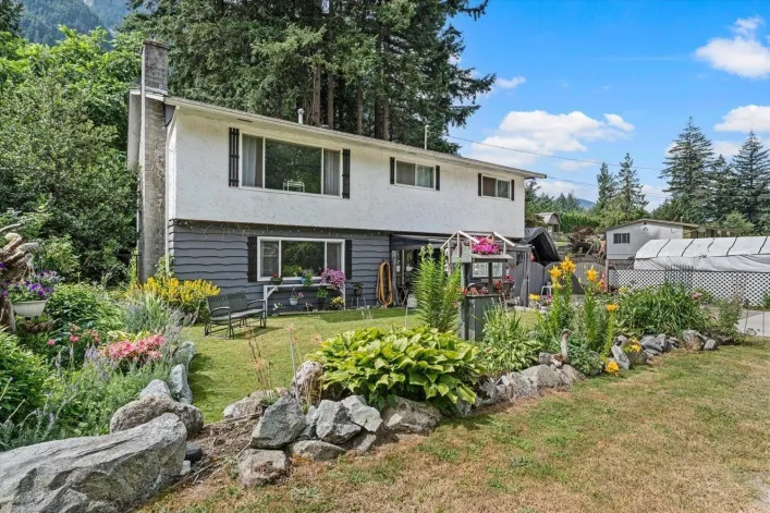 300 ROBERTSON CRESCENT|Hope, Hope
