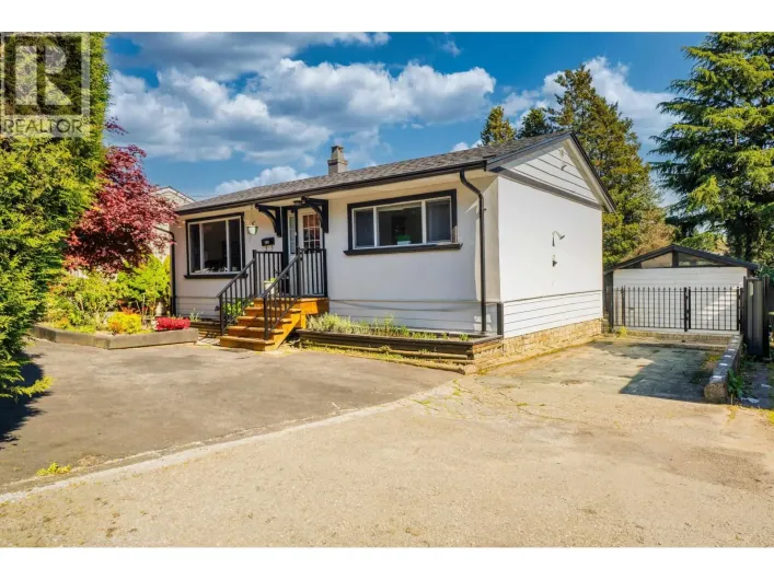 300 TENTH AVENUE, New Westminster