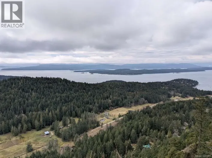 300 Wood Dale Dr, Mayne Island