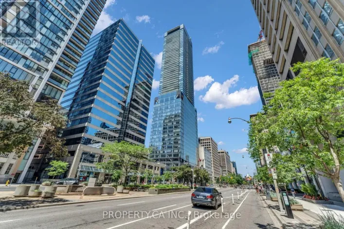 3002 - 488 UNIVERSITY AVENUE, Toronto
