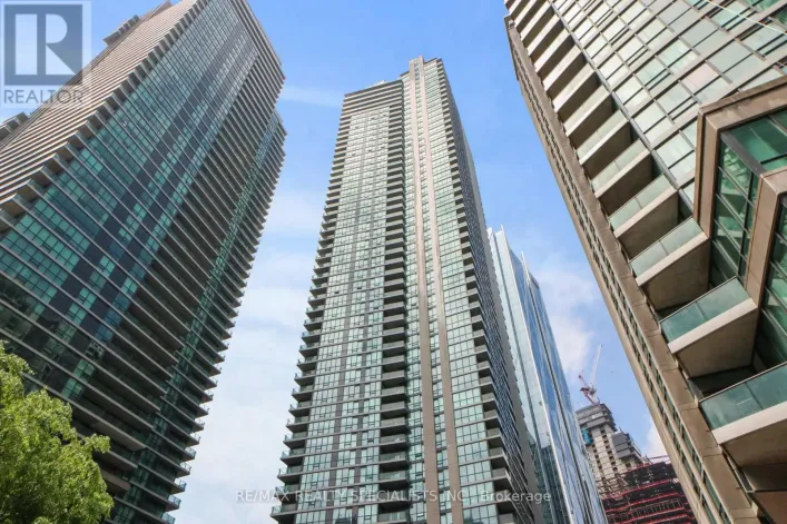 Apartment for rent: 3004 - 18 HARBOUR STREET, Toronto