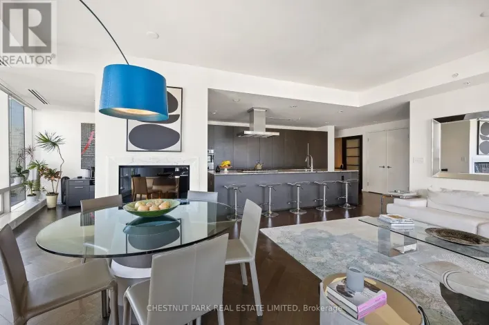 3006 - 180 UNIVERSITY AVENUE, Toronto