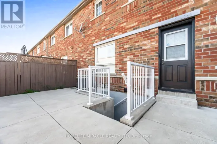 Row / Townhouse for rent: 3008 BRITANNIA ROAD W, Mississauga