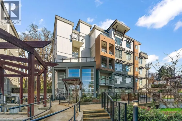 301 1018 Inverness Rd, Saanich