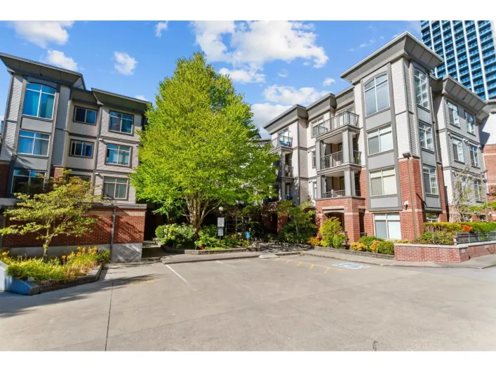 Apartment for sale: 301 10499 UNIVERSITY DRIVE, Surrey