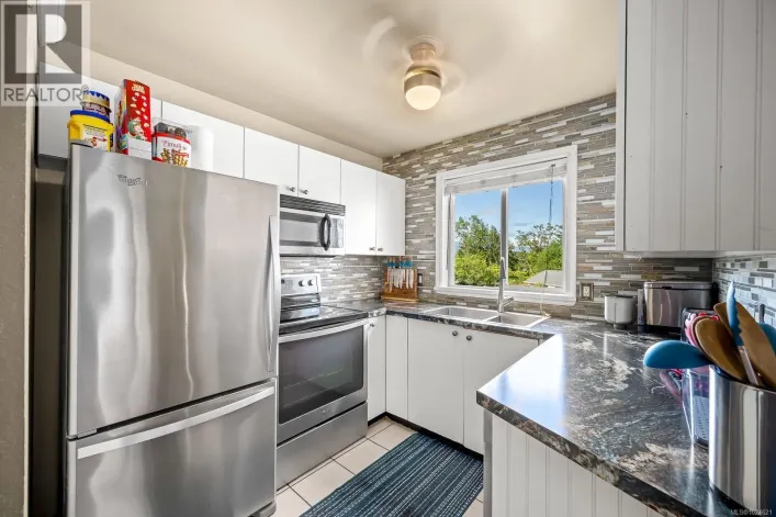 301 1050 Braidwood Rd, Courtenay