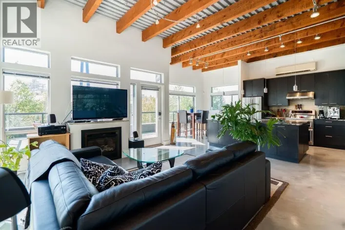 301 1075 W 1ST STREET, North Vancouver
