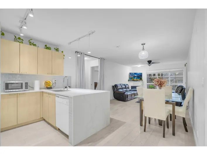 301 12083 92A AVENUE, Surrey