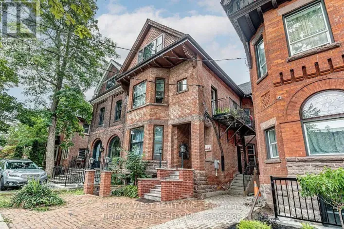 301 - 125 MADISON AVENUE, Toronto