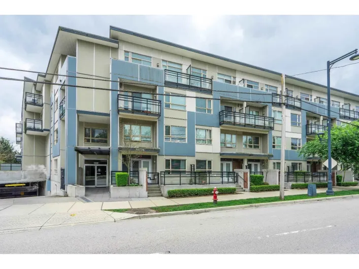 301 13228 OLD YALE ROAD, Surrey