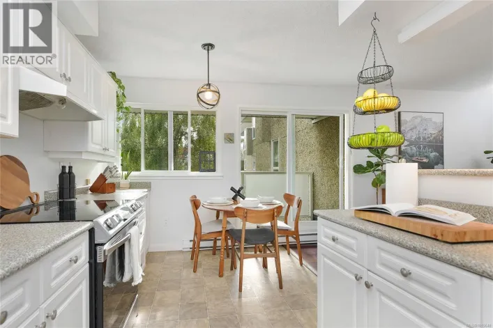 301 1366 Hillside Ave, Victoria