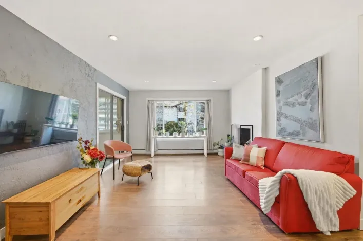 301 1381 MARTIN STREET, White Rock