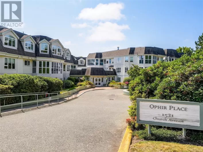 301 1521 Church Ave, Saanich