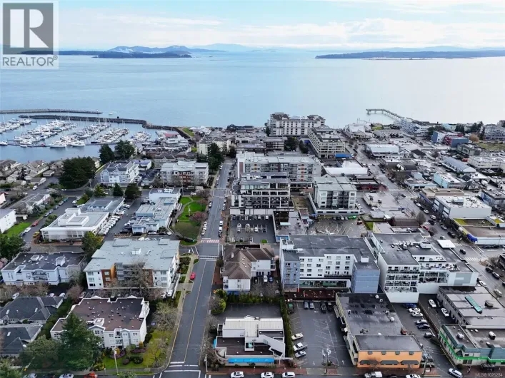 301 2421 Sidney Ave, Sidney