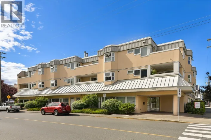 301 2490 Bevan Ave, Sidney