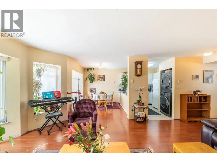 301 2677 E BROADWAY, Vancouver