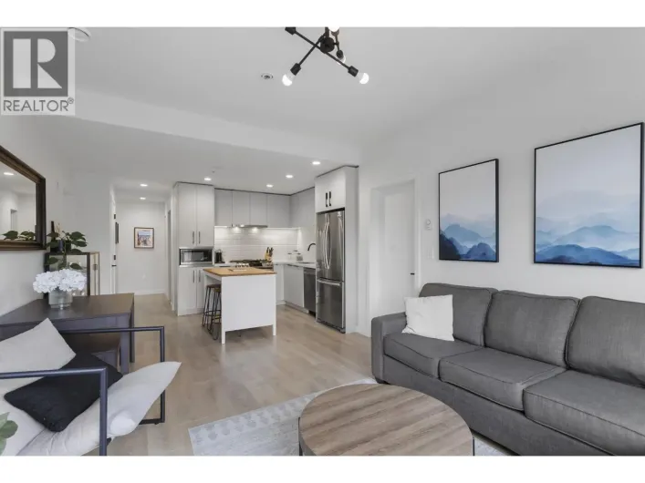 301 3018 ST GEORGE STREET, Port Moody