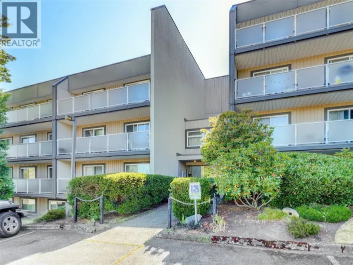 301 3252 Glasgow Ave, Saanich
