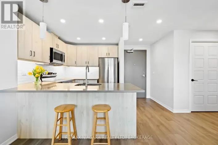 301 - 3998 VICTORIA AVENUE, Lincoln
