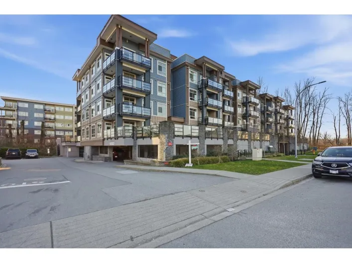 301 45562 AIRPORT ROAD|Chilliwack Proper South, Chilliwack