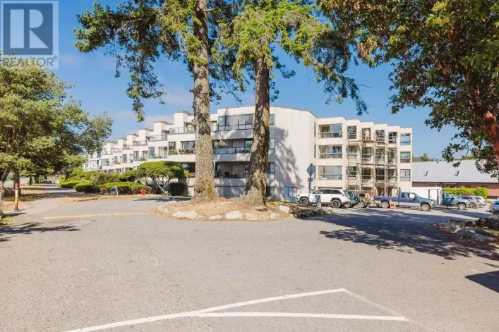 301 5477 WHARF AVENUE, Sechelt