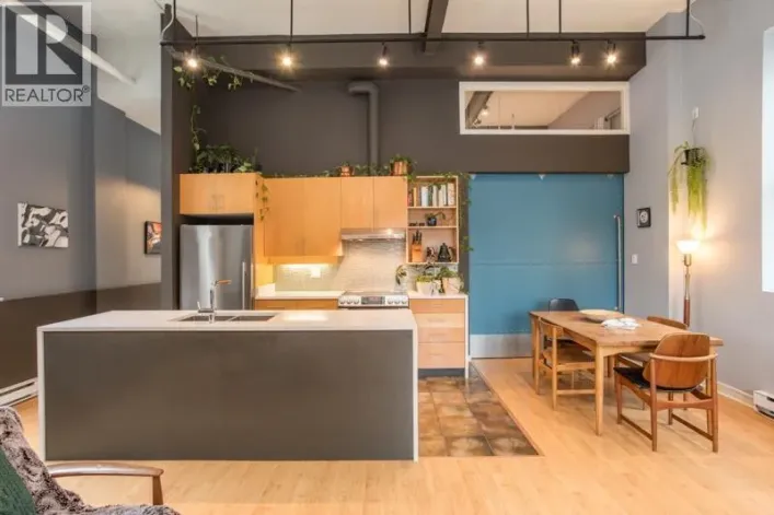 301 549 COLUMBIA STREET, New Westminster