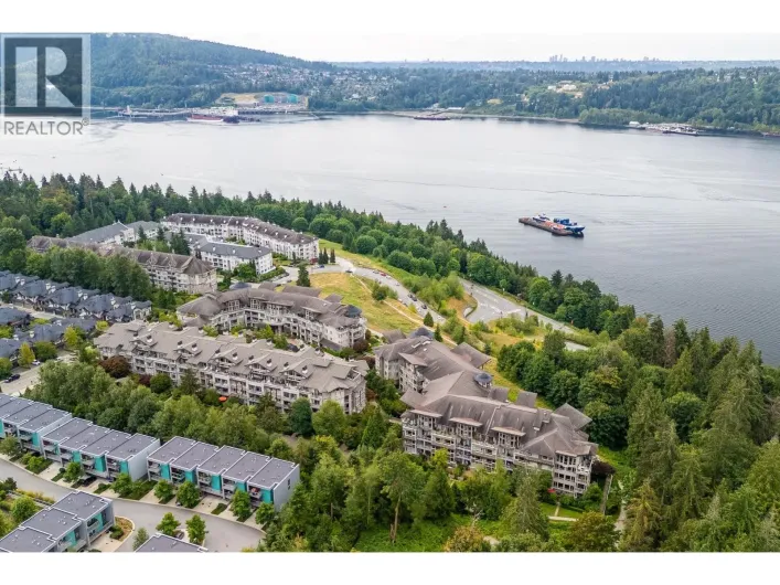 301 560 RAVEN WOODS DRIVE, North Vancouver