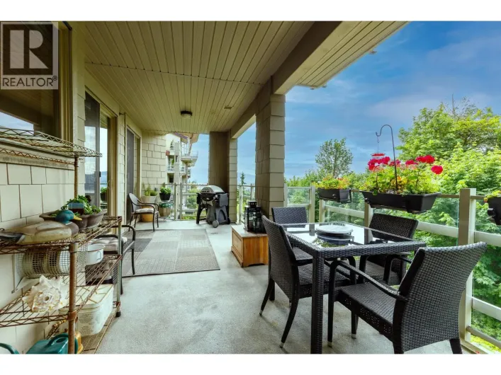 301 560 RAVEN WOODS DRIVE, North Vancouver