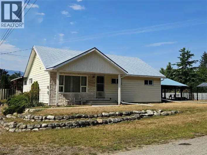 301 5TH Street NW, Nakusp