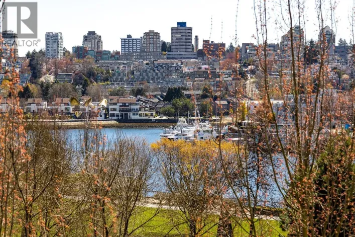 301 638 BEACH CRESCENT, Vancouver