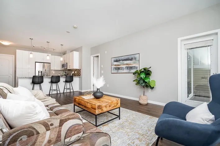 301 6490 194 STREET, Surrey