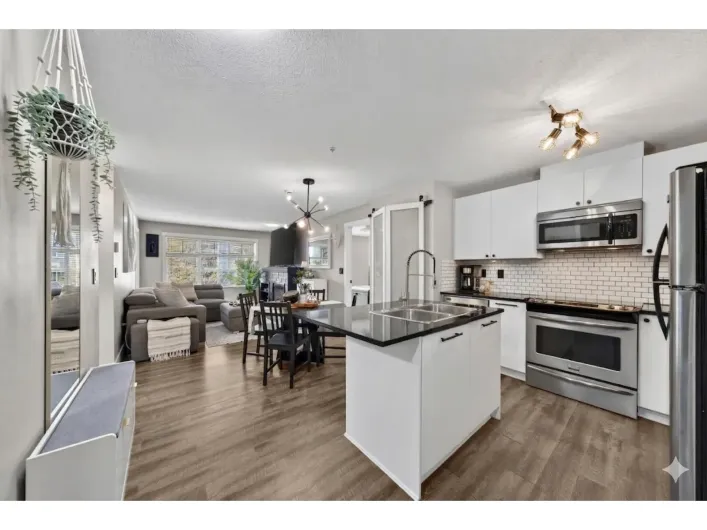 301 6500 194 STREET, Surrey