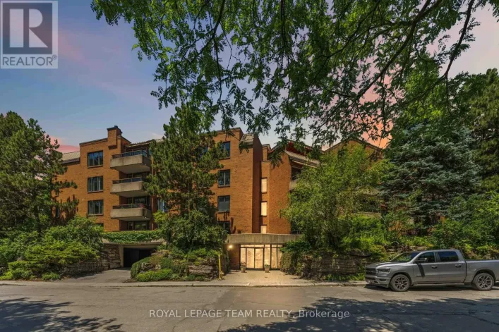 301 - 7 KIPPEWA DRIVE, Ottawa