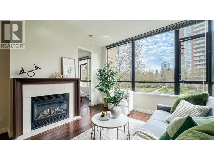 301 7368 SANDBORNE AVENUE, Burnaby